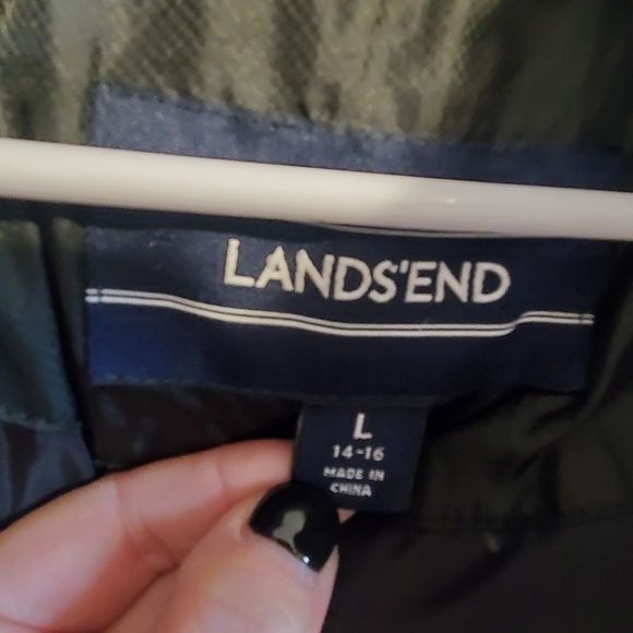 LANDS END QUILTED PARKER PUFFER. LARGE. BLACK. FAUX FUR HOOD. - Picture 6 of 14